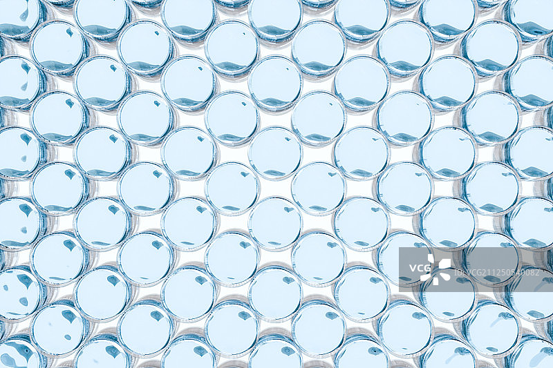 蓝色半透明液体试管，三维渲染图片素材