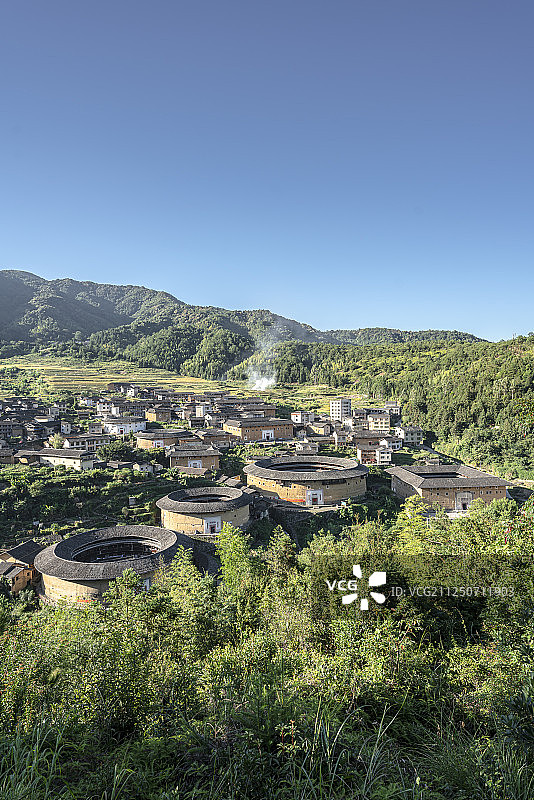 登高远眺世界文化遗产福建客家土楼全景图片素材