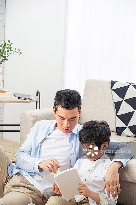 快乐父子一起学习图片素材