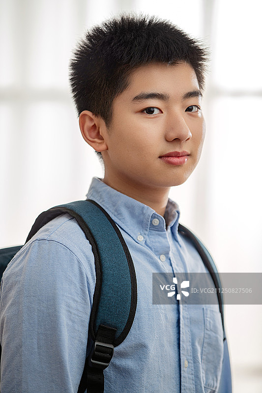 高中生肖像图片素材