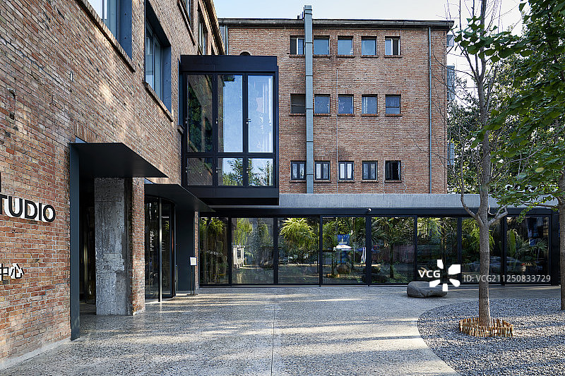 北京798艺术区特色建筑和门面广场图片素材