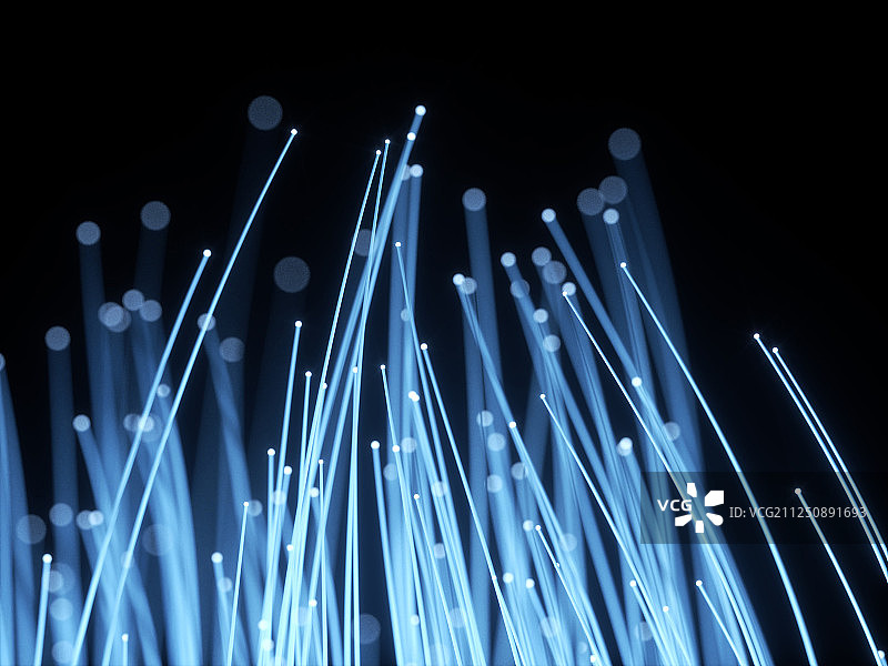 黑色背景下带有科技感的蓝色向上延伸生长的透明光纤素材图片素材