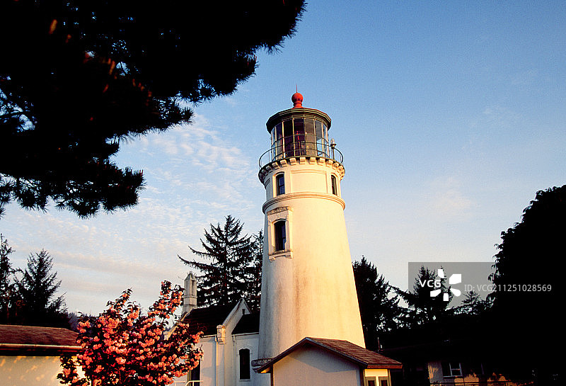 俄勒冈州太平洋海岸的乌姆普夸河灯塔图片素材