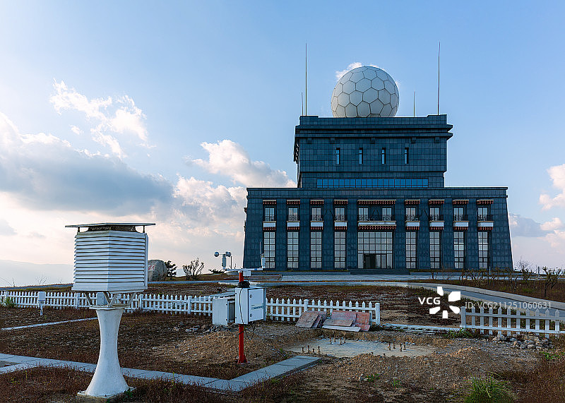 现代高山气象站图片素材