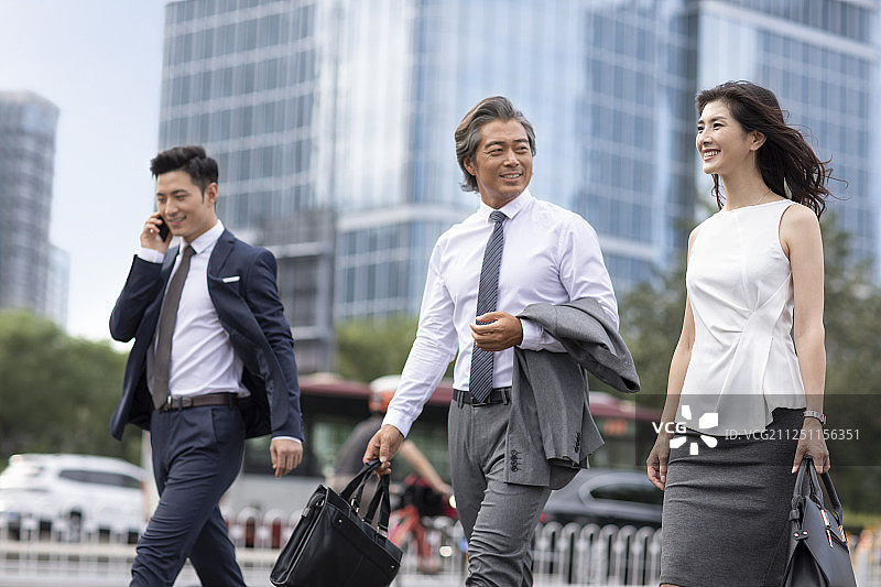 成功商务人士去上班图片素材