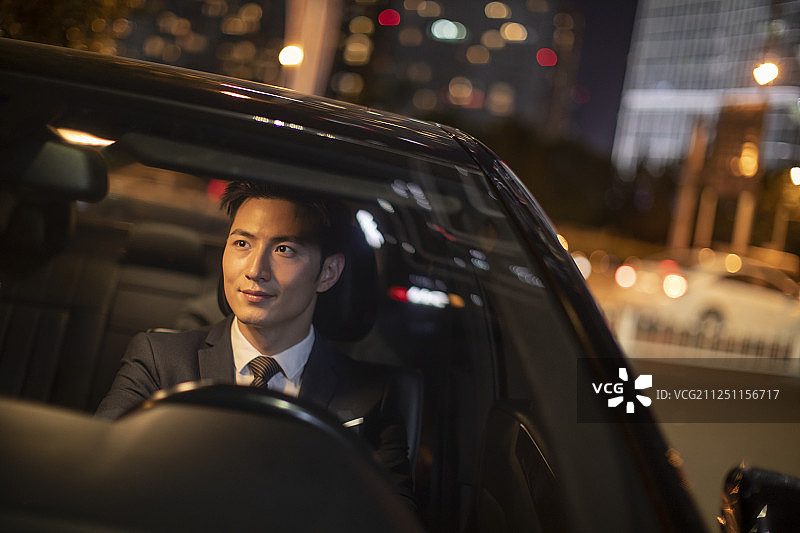 成功商务男士开车图片素材