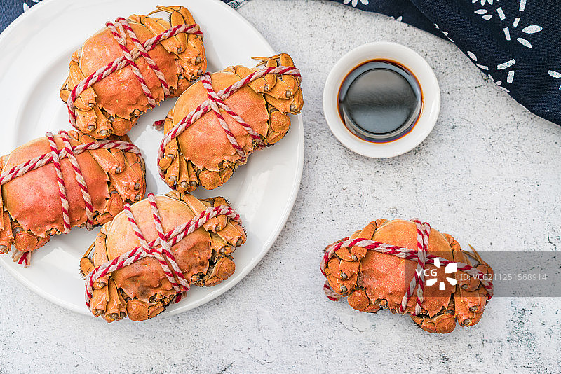 中国重阳节美食几只清蒸大闸蟹图片素材