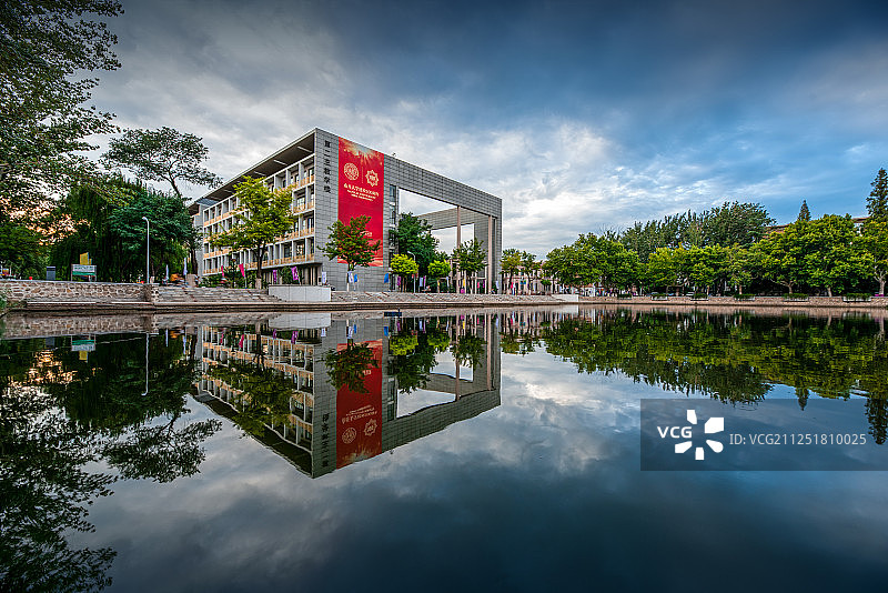 中国双一流大学历史名校南开大学百年校庆第二主教学楼美景图片素材