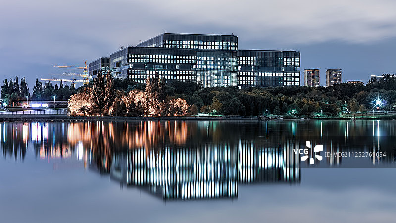 亚洲基础设施投资银行总部大楼夜景图片素材