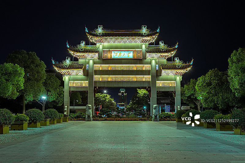 江南大学仿古牌坊门前广场图片素材