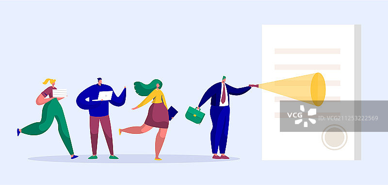 商人阅读带印章的合同图片素材