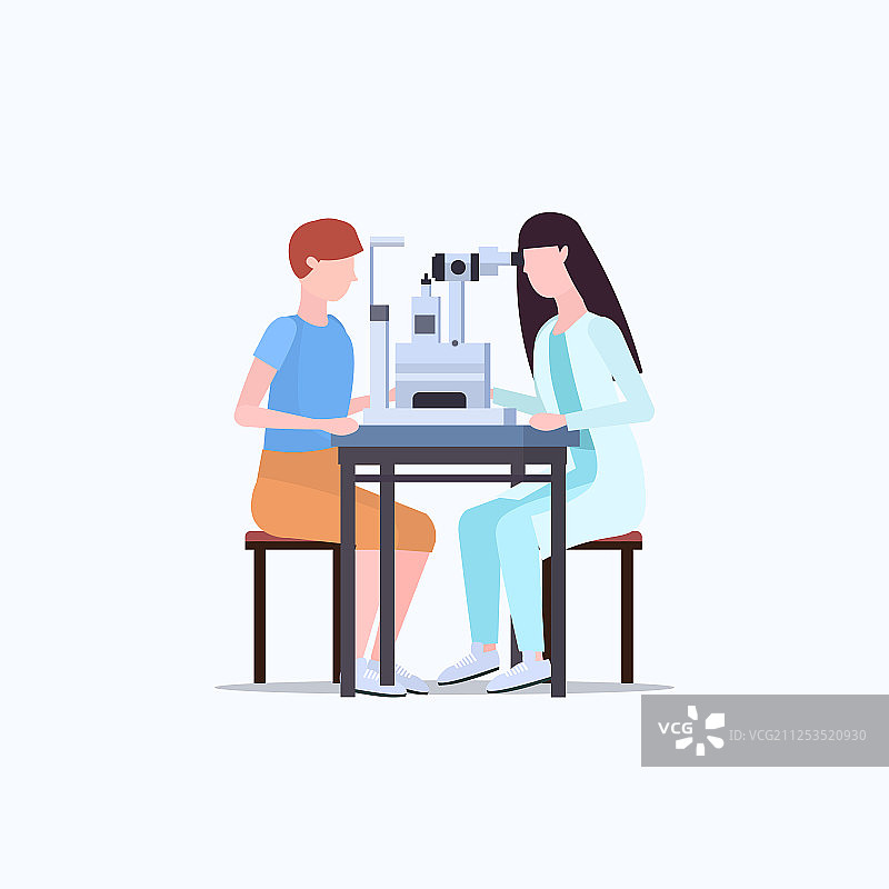 女眼科医生检查男病人图片素材