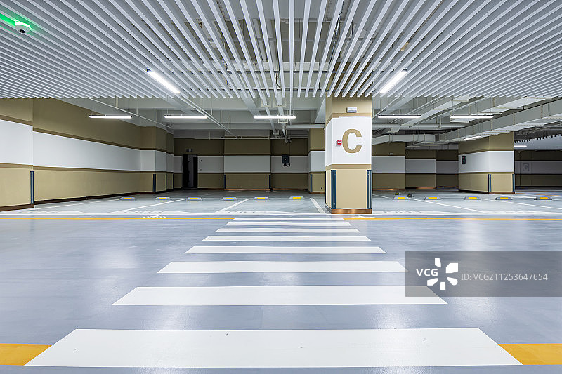 地下停车场标准停车位室内景观图片素材