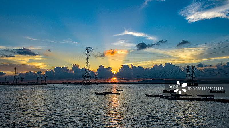 印度马哈拉施特拉邦孟买新城云景日落图片素材