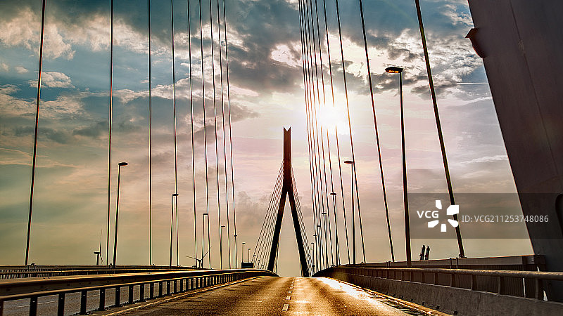 向阳而行图片素材