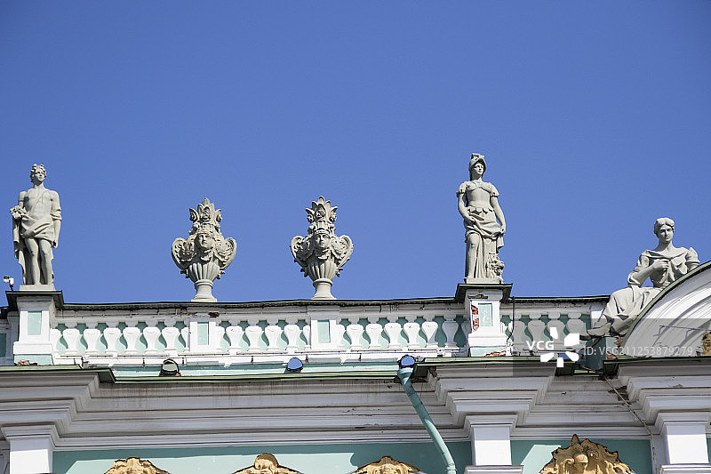 冬宫的屋顶雕像图片素材