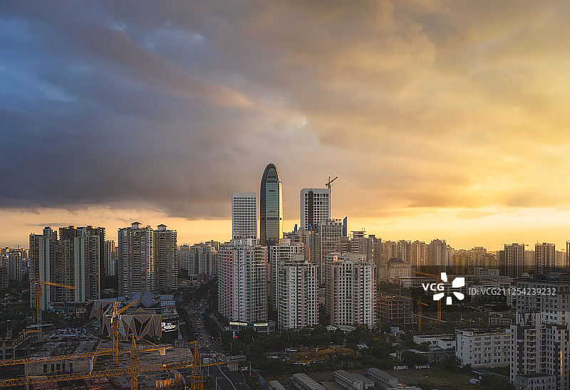 海品市地标希尔顿酒店日落晚霞图片素材