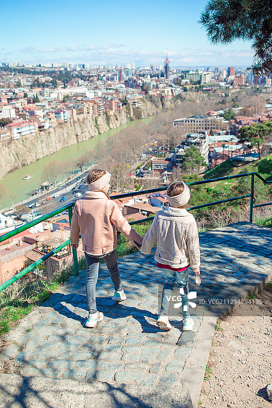 第比利斯城市全景：老城、新夏季里克公园、库拉河、欧洲广场图片素材