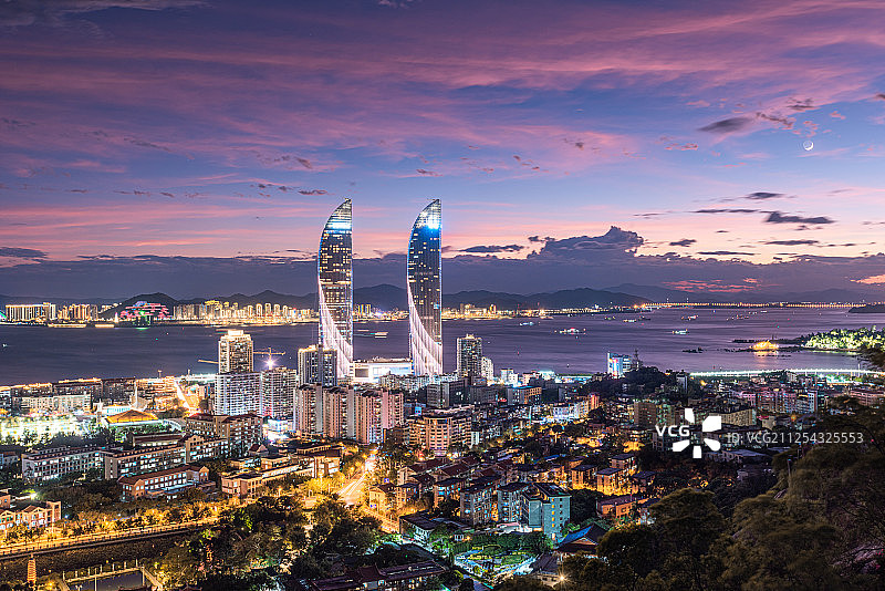 厦门世茂海峡大厦城市天际线图片素材