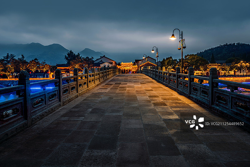 夜晚的溪口大桥图片素材