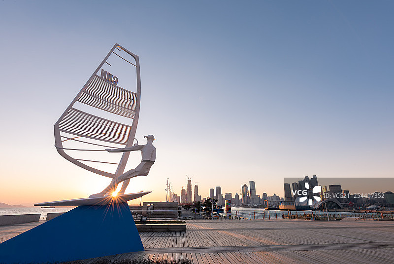 城市广场的雕塑图片素材