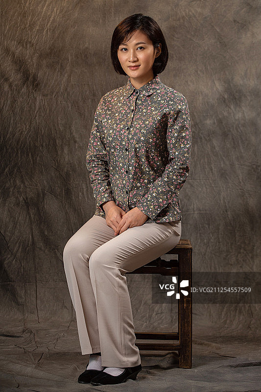 青年女人复古照图片素材