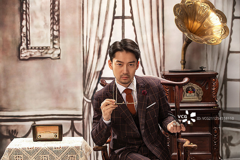 青年男人复古照图片素材