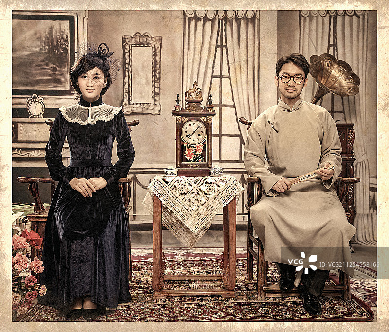 幸福的青年夫妇老照片图片素材