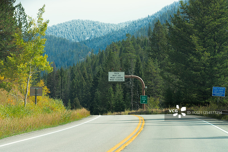 美国怀俄明州黄石公园道路图片素材
