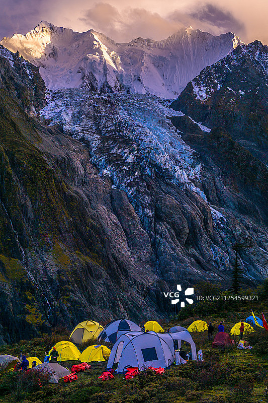 梅里北坡坡均冰川风光图片素材