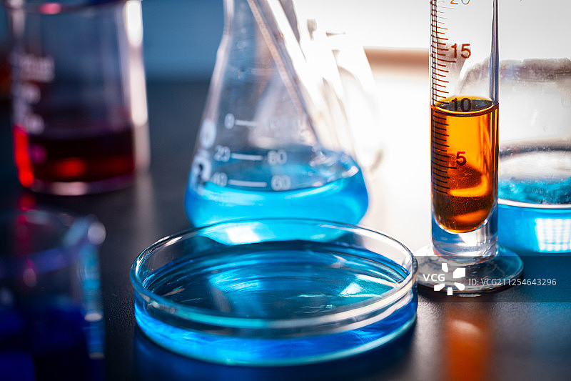 实验室玻璃器皿图片素材