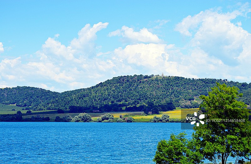 意大利拉齐奥马蒂尼亚诺湖风光图片素材