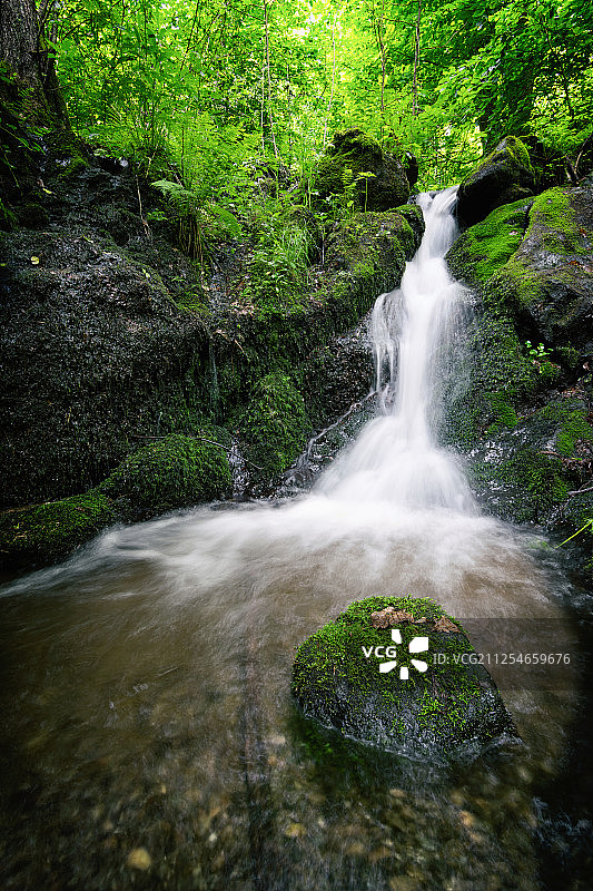 斯洛伐克班斯卡-比斯特里察地区雷武察森林瀑布景观图片素材