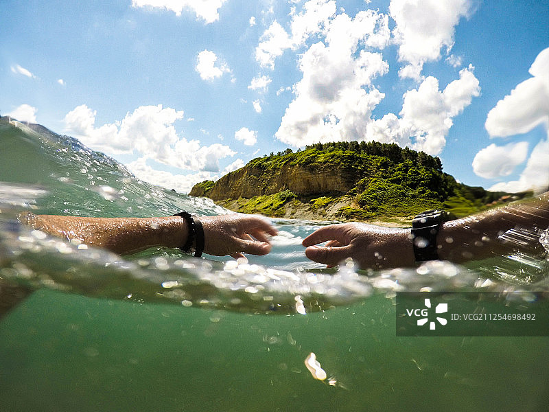 在黑海游泳的GoPro镜头图片素材