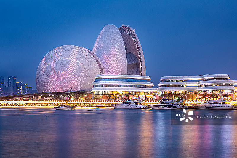 珠海大剧院日月贝夜景图片素材