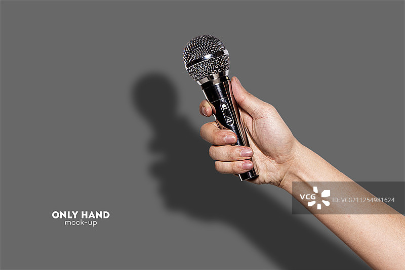 手中的麦克风图片素材