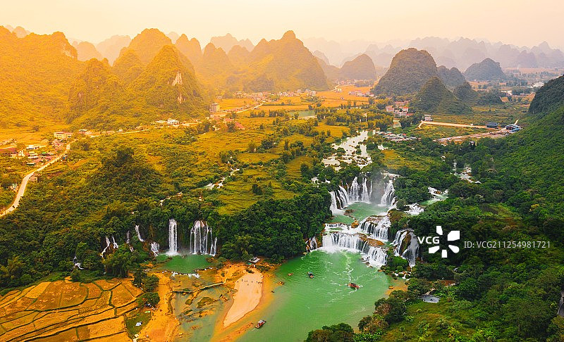 德天跨国瀑布图片素材