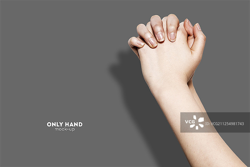 手部动作：双手紧握图片素材