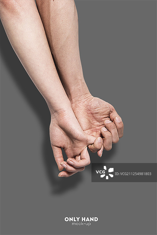 牵手，灰色背景，已隔离图片素材