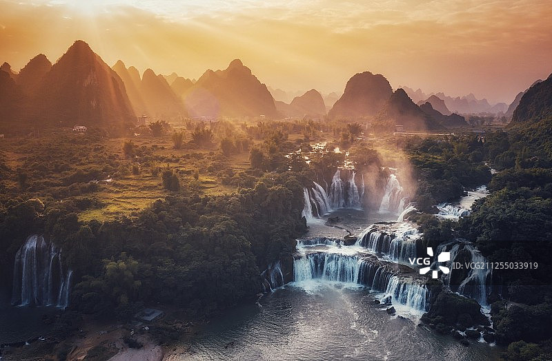 德天跨国大瀑布图片素材