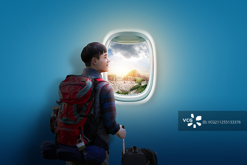 旅行概念，从飞机舷窗向外看图片素材