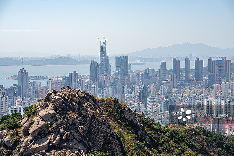 青岛浮山视角城市风光图片素材