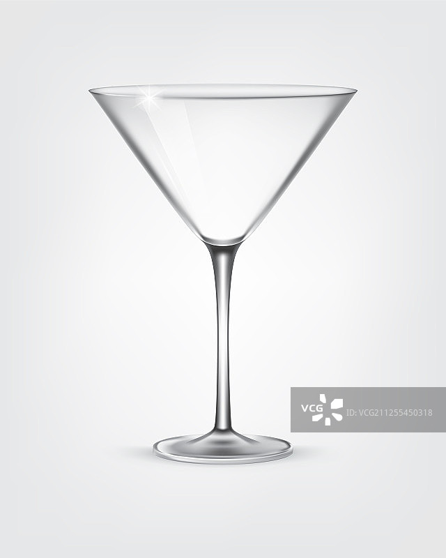 灰色背景上的饮用玻璃杯图片素材