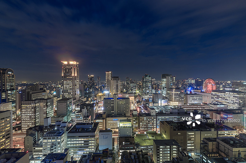 日本大阪梅田区夜景，城市天际线图片素材