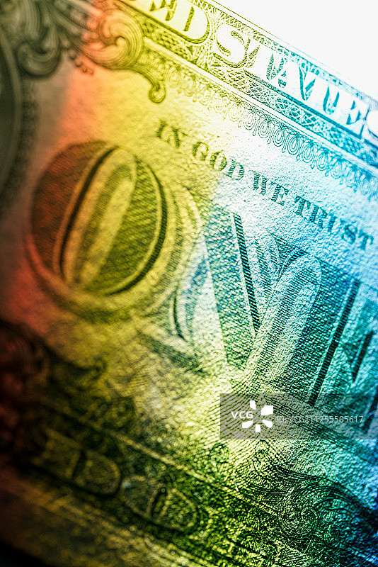 一美元在彩色灯光下的特写金融创意素材图片素材