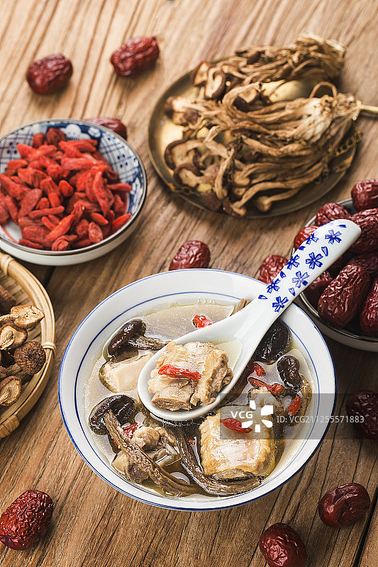 茶树菇排骨炖汤图片素材