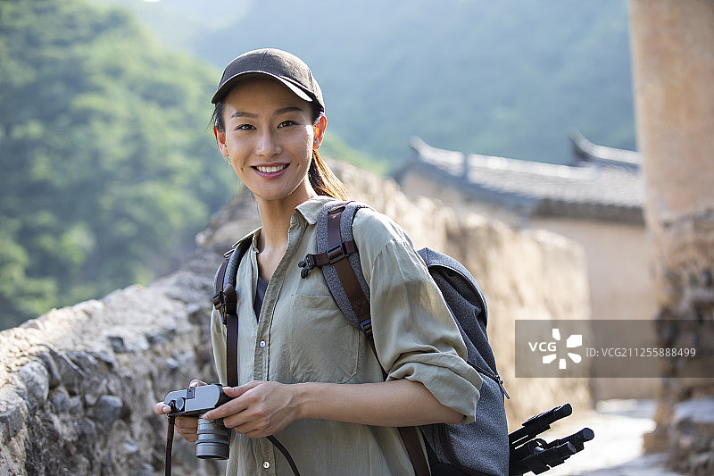 摄影师在村落里图片素材
