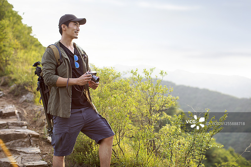 摄影师在户外拍照图片素材