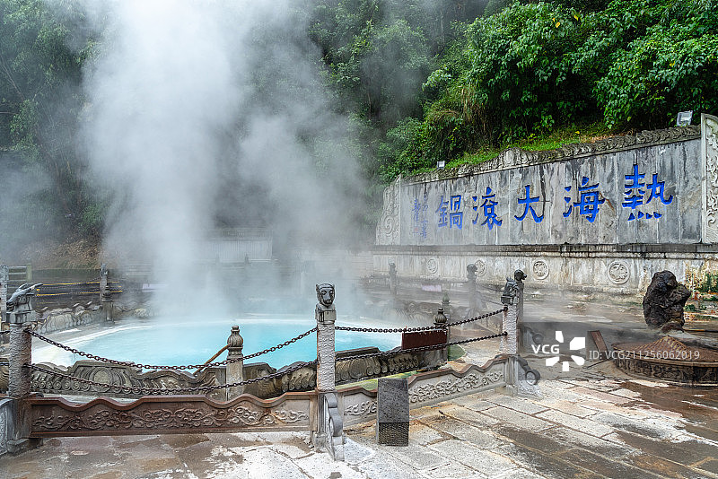 云南腾冲热海风景区-热海大滚锅图片素材