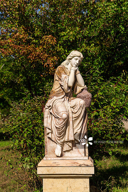 景区内的艺术雕塑图片素材